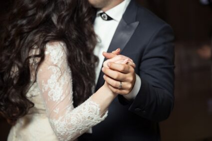 Geheimtipps einer Hochzeitssängerin: Wie man den richtigen Song für den Hochzeitstanz wählt