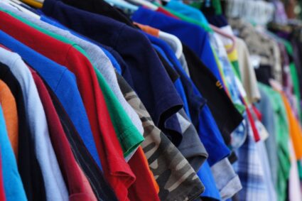 Kleidung weiterverwenden – vom Upcycling bis zum Second-Hand-Shop